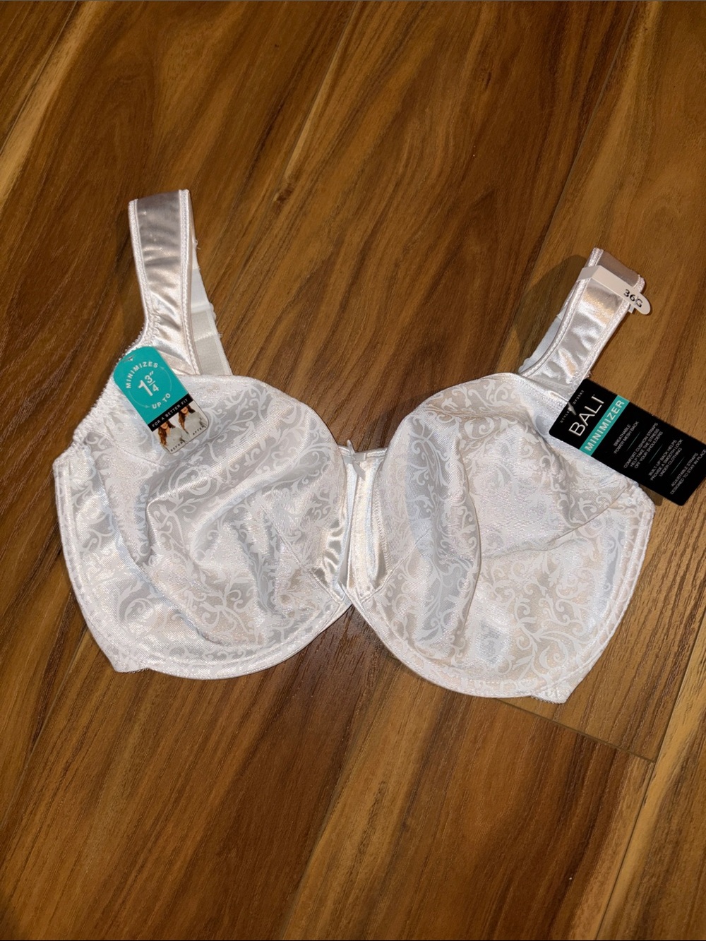 BALI NWT 36G minimized bra with underwire